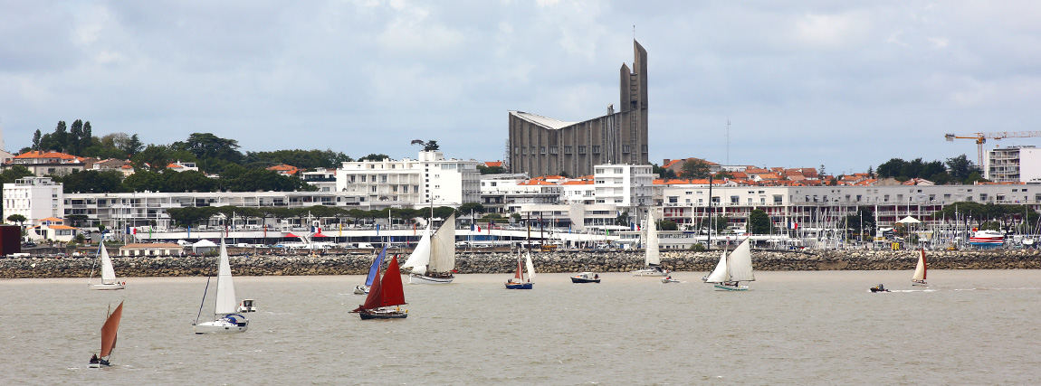 Royan, le port, l'église Notre-Dame © Franck Prével